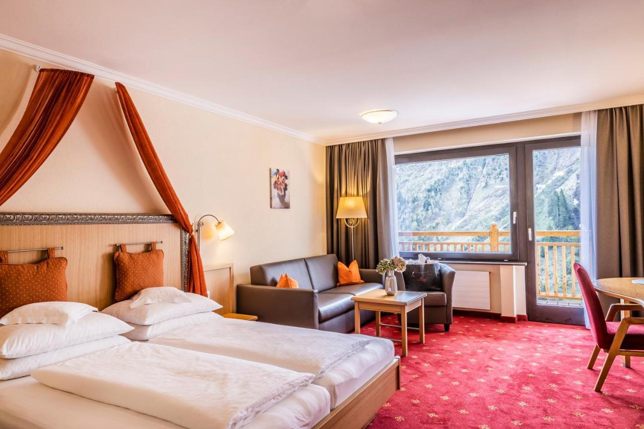 Damuelser Hof - Wellness & Spa Екстериор снимка